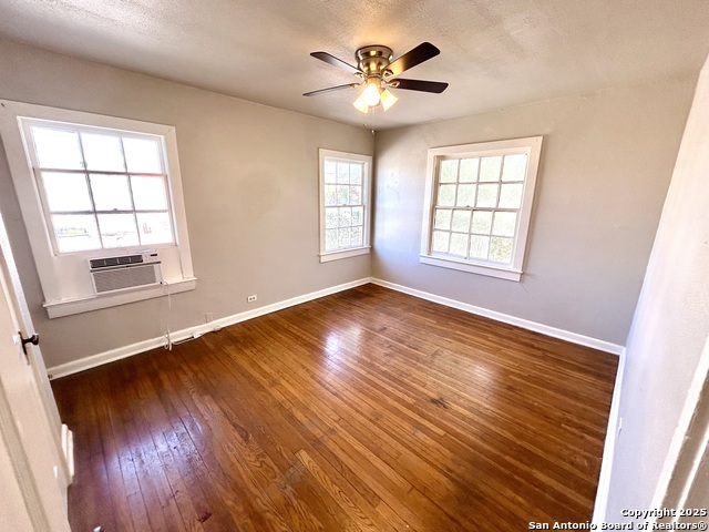 425 Maverick Street Property Photo 9