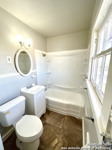 425 Maverick Street Property Photo 11