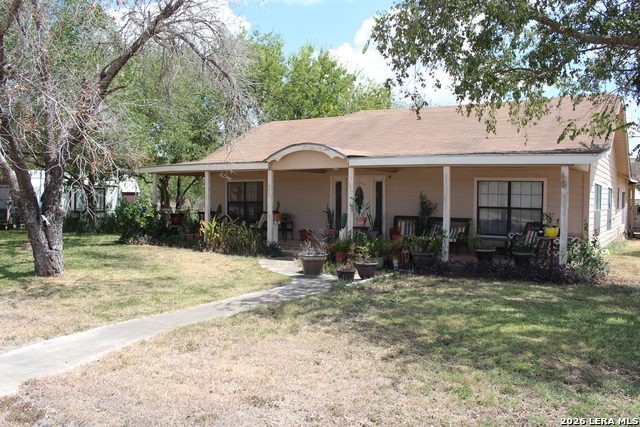 272 Jourdanton Property Photo 1