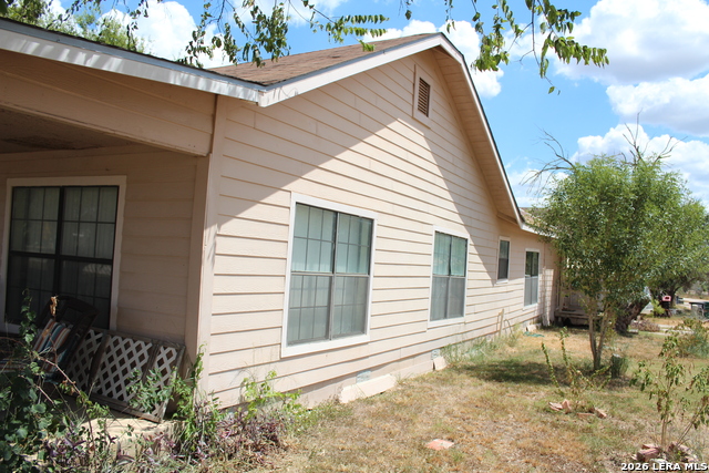 272 Jourdanton Property Photo 2