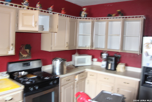 272 Jourdanton Property Photo 11