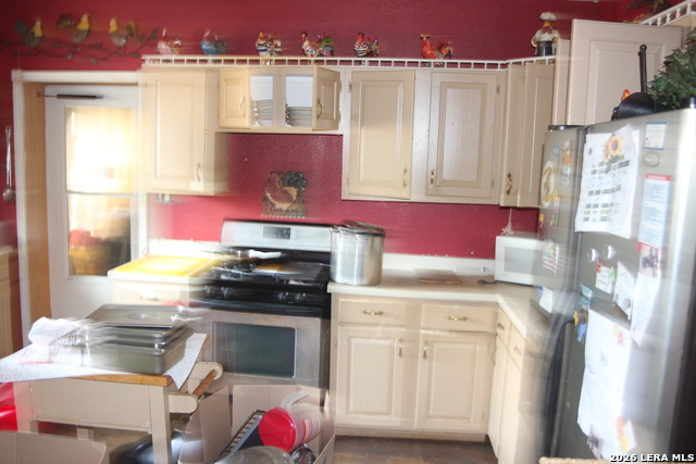 272 Jourdanton Property Photo 20