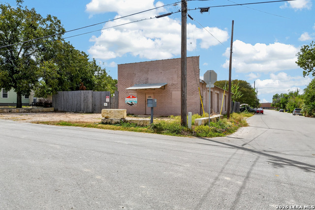 295 N Krueger Ave Property Photo 1