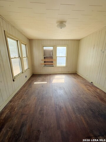201 Slayden St Property Photo 6