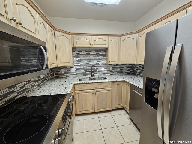 1 Towers Park Ln Property Photo 5