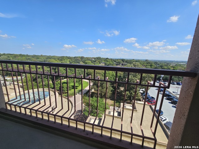 1 Towers Park Ln Property Photo 16