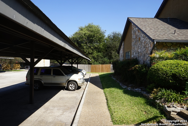 601 Thetford Property Photo 3