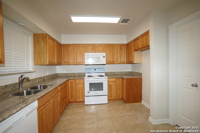 601 Thetford Property Photo 8