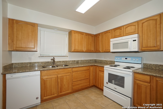 601 Thetford Property Photo 9