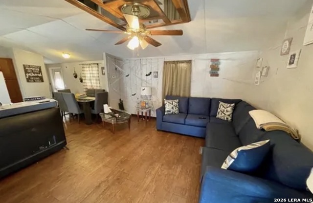 1606 The Lane St Property Photo 2