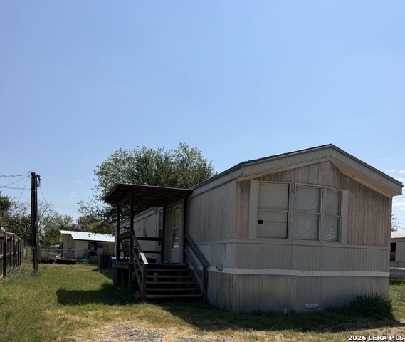 1606 The Lane St Property Photo 9