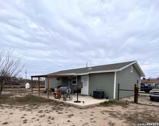 563 N Miller Ave Property Photo 1