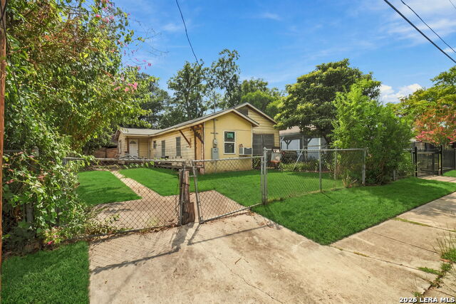 842 Angela St Property Photo 1