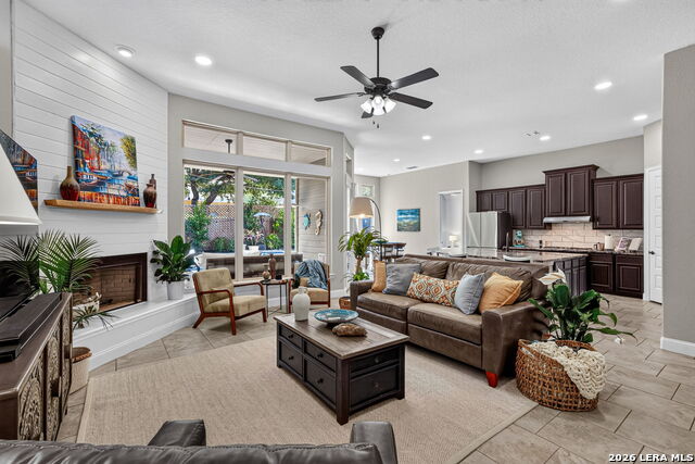 8622 Monterey Fls Property Photo 12