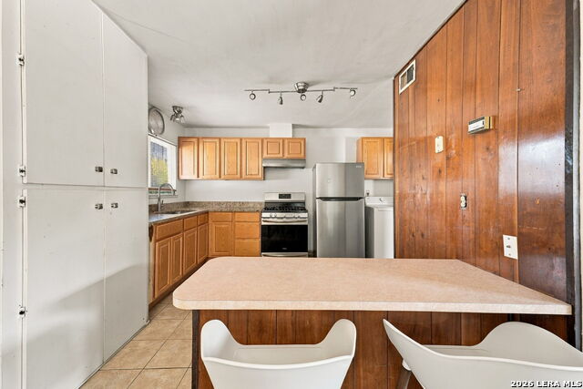 5703 Seacomber Pl Property Photo 5