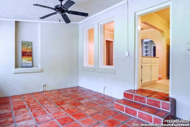 415 Alamo Heights Blvd Property Photo 2