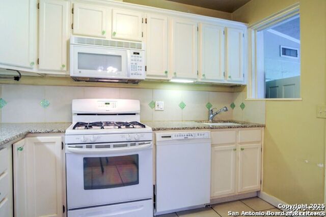 415 Alamo Heights Blvd Property Photo 5