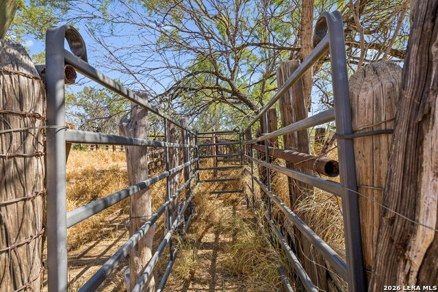 1066 Raices Road Property Photo 20