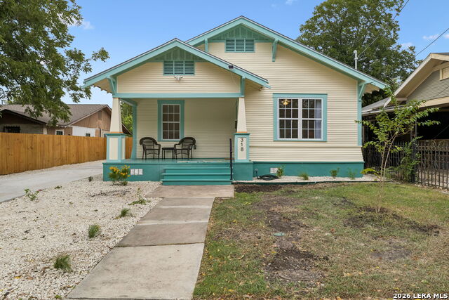 318 Devine Property Photo 1