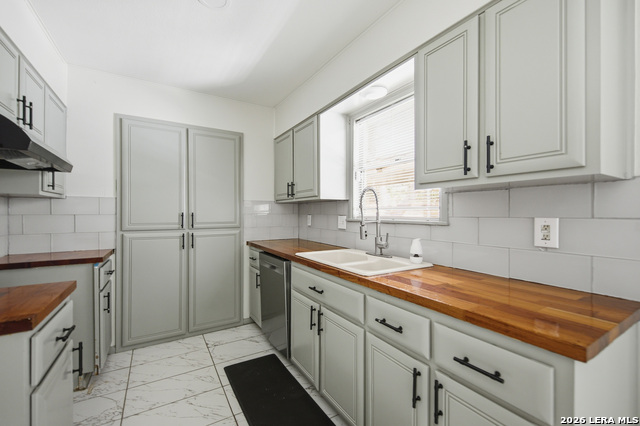 8810 Pertshire Property Photo 6