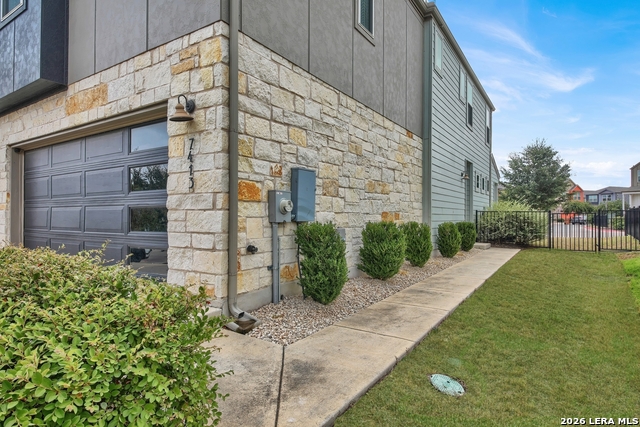7413 Acela Trl Property Photo 2