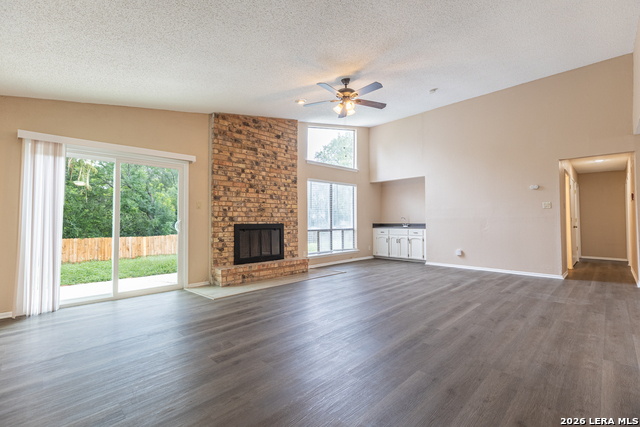 5814 Pineway St Property Photo 6