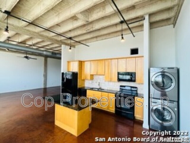 1331 S Flores St Property Photo 9