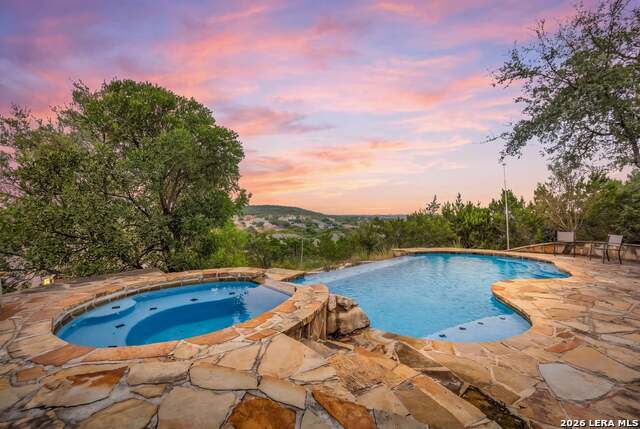 719 Backdrop Property Photo 4