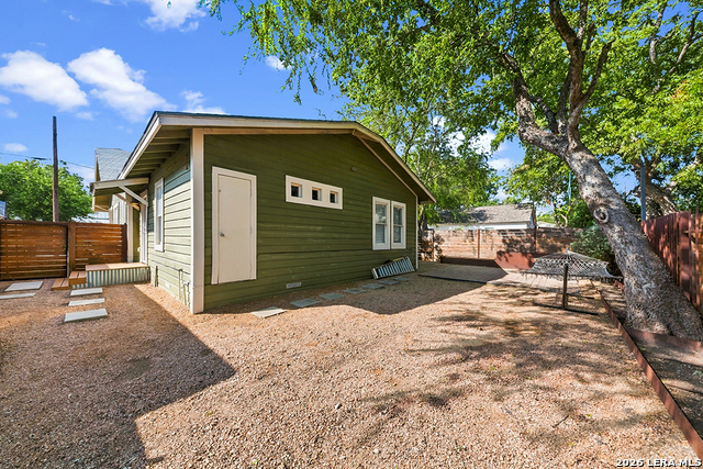 121 Buford Property Photo 24