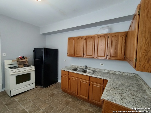 826 W Russell Property Photo 6