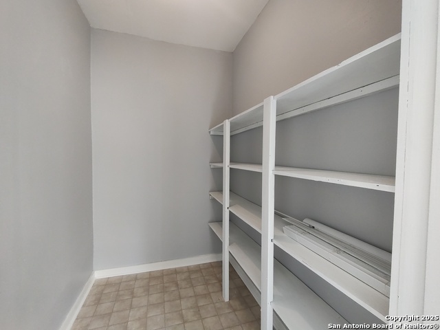 826 W Russell Property Photo 11