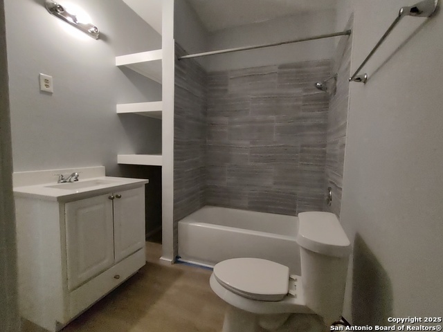 826 W Russell Property Photo 12