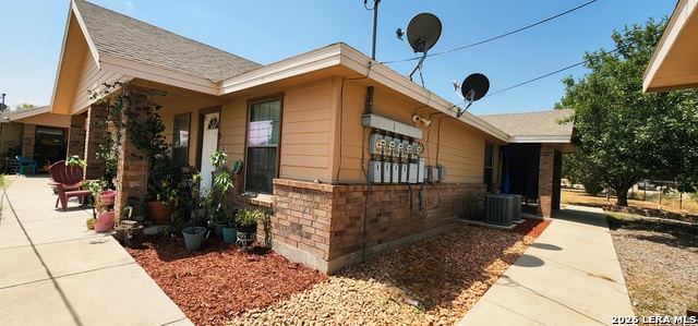 1115 Elia Santos Property Photo 8