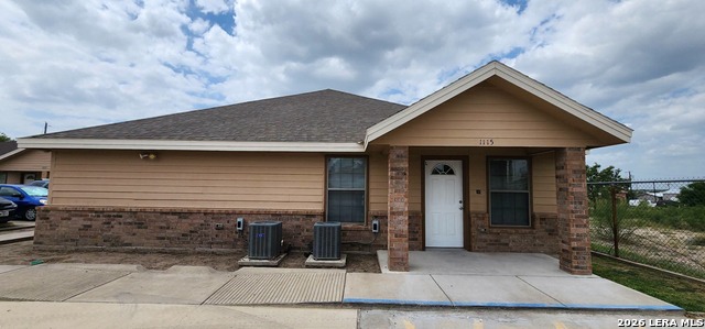 1115 Elia Santos Property Photo 29