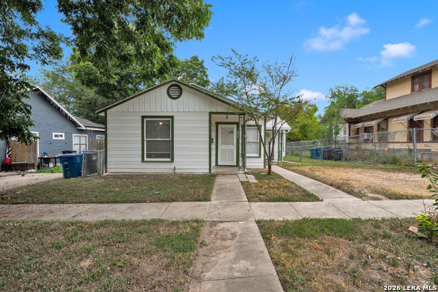 631 W Magnolia Property Photo 1