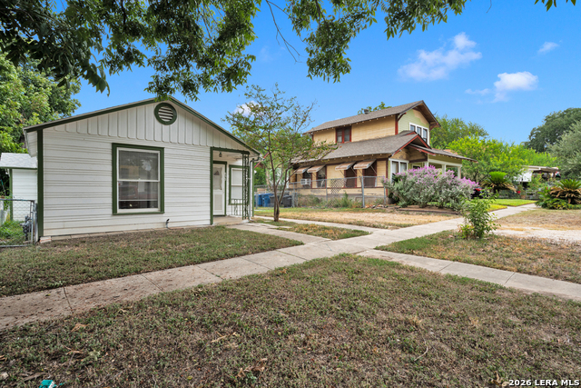 631 W Magnolia Property Photo 2