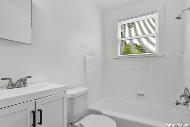 631 W Magnolia Property Photo 8
