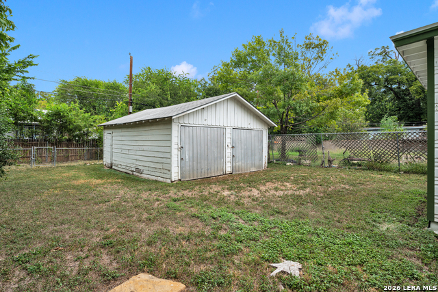 631 W Magnolia Property Photo 15