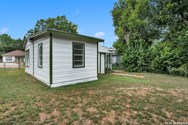 631 W Magnolia Property Photo 16