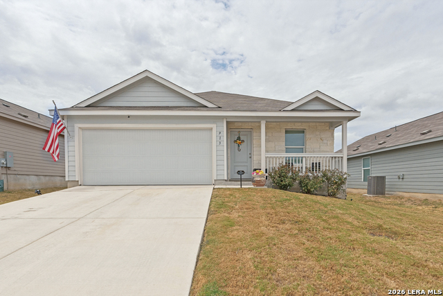 913 Riviera Ct Property Photo 1