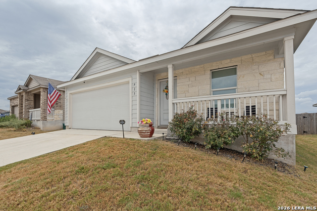 913 Riviera Ct Property Photo 3