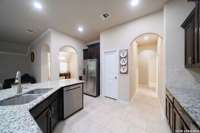 803 Gold Beauty Property Photo 5