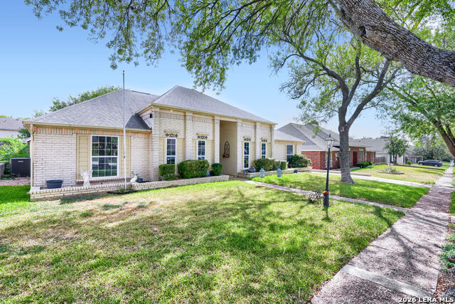 3438 Foxbriar Ln Property Photo 3
