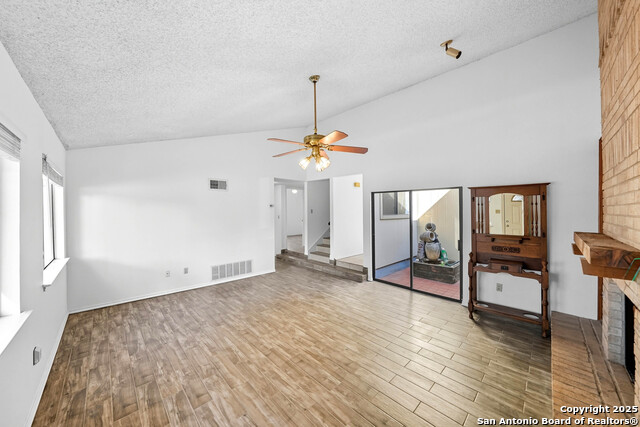 8419 Timber Ml Property Photo 7