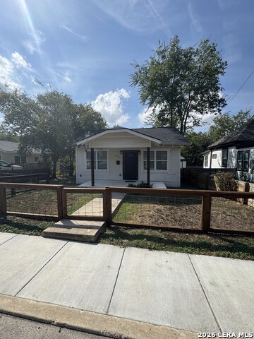 138 Paul St Property Photo 2