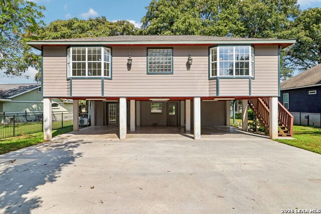 1321 E Zipp Rd Property Photo 1