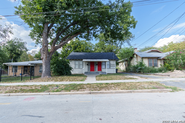 433 W Rosewood Ave Property Photo 3