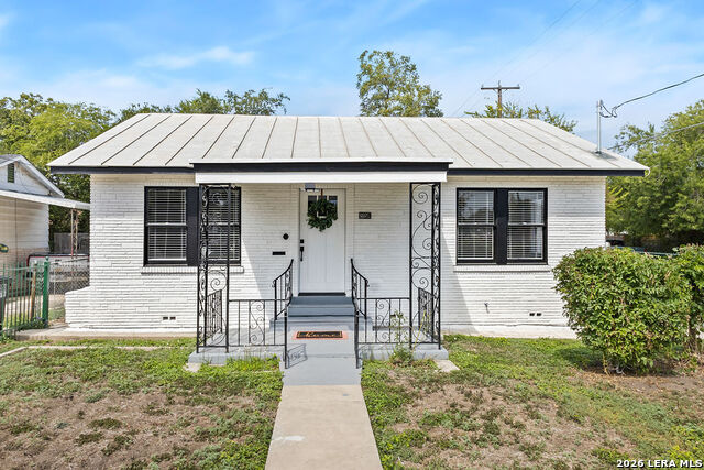 2055 E Crockett St Property Photo 1