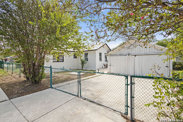 2055 E Crockett St Property Photo 23