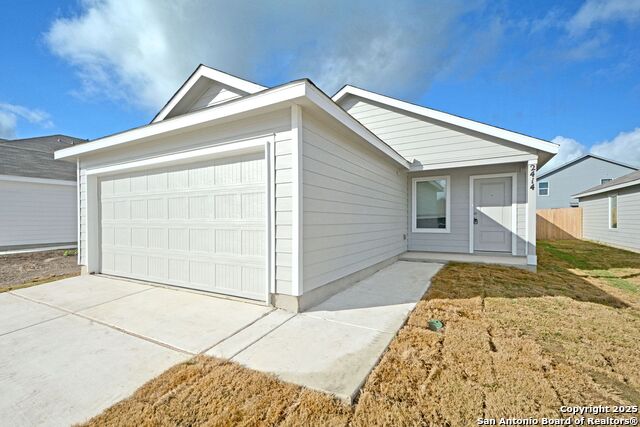2414 Legends Crk Property Photo 2